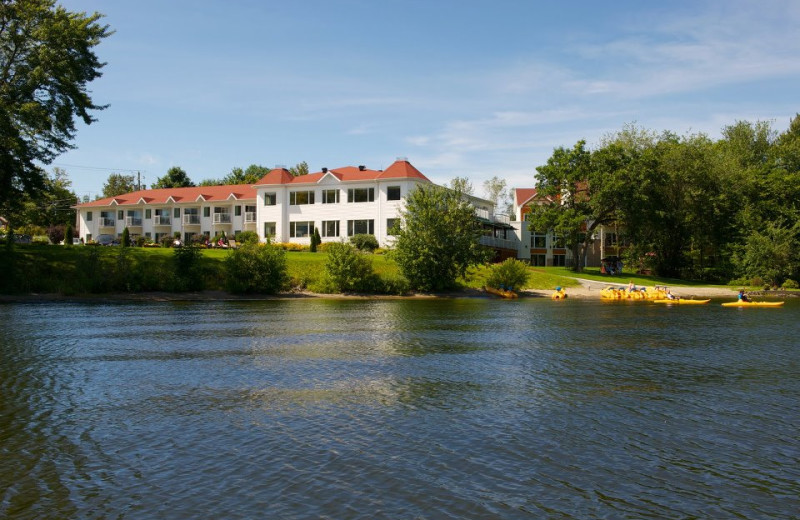 Exterior view of Manoir du Lac William.