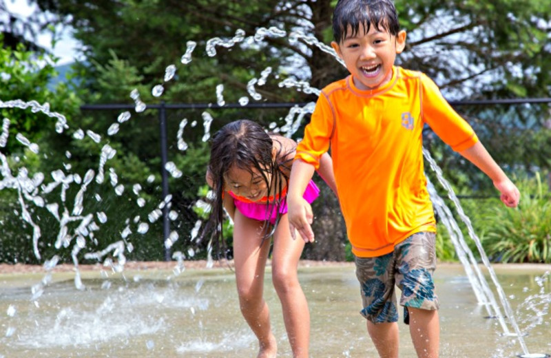 Kids playing in splash pad at Minerals Hotel.