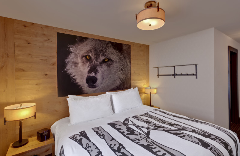 Guest bedroom at Banff Rocky Mountain Resort.