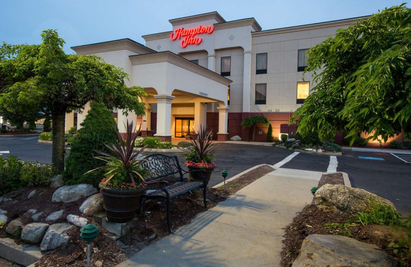 Exterior view of Hampton Inn Chicopee.