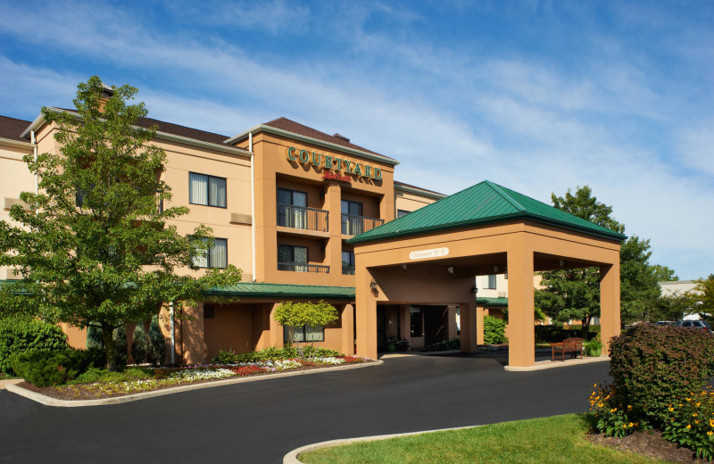 Exterior view of Courtyard by Marriott Toledo Maumee/Arrowhead.