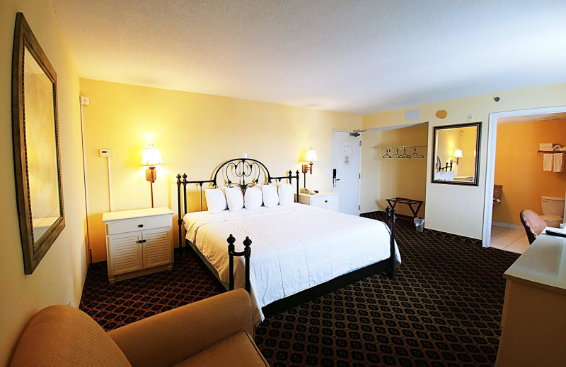 Guest room at Emerald Shores Luxurious Hotel.