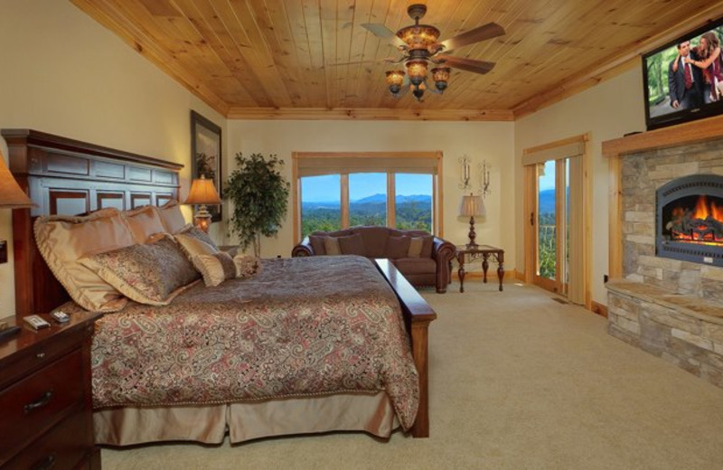 Cabin bedroom at Cabin Fever Vacations.