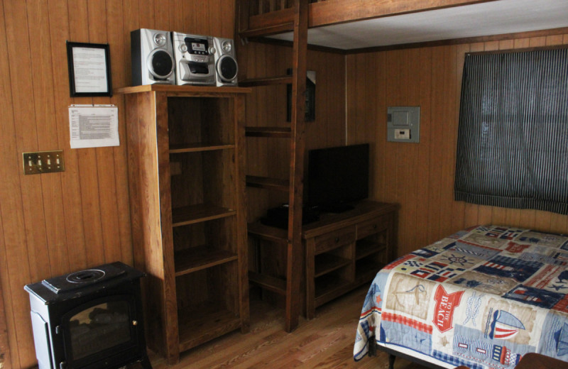 Cabin bedroom at Berry Creek Cabins.