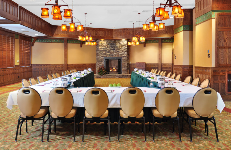 We specialize in great meetings and events, from 10 - 100 guests.  Bring your retreat here.