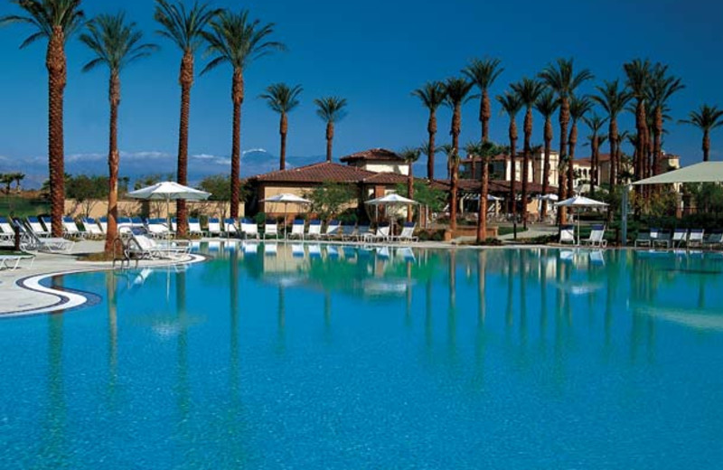 Outdoor pool at Marriott's Shadow Ridge.