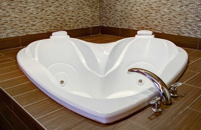 Guest jacuzzi at Comfort Suites Stevensville - St. Joseph.