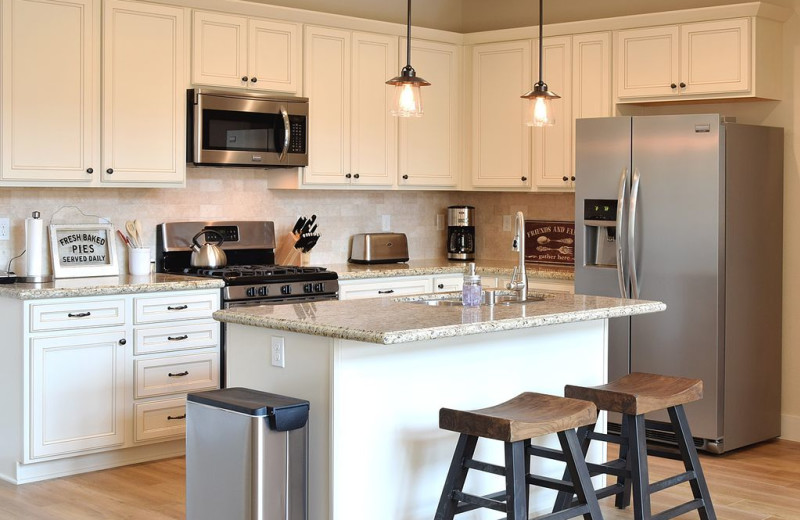 Rental kitchen at Yosemite's Scenic Wonders.