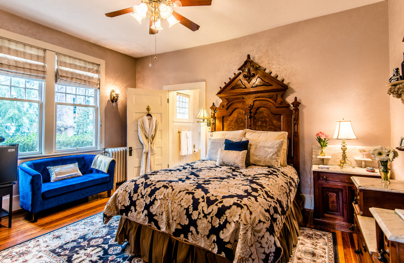 Guest room at At Cumberland Falls Bed and Breakfast Inn.