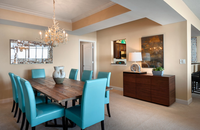Guest dining room at North Beach Plantation.