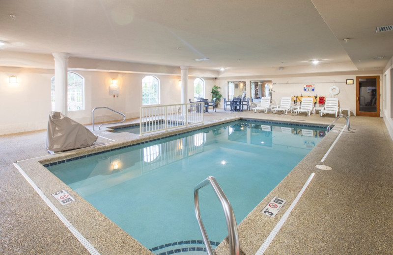 Indoor pool at Comfort Suites Stevensville - St. Joseph.