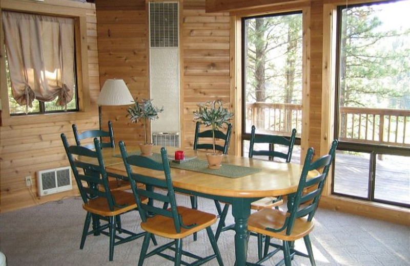 Cabin dining table at Idaho Cabin Keepers.