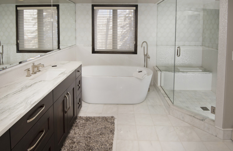 Rental bathroom at The Pines Lodge, A RockResort.