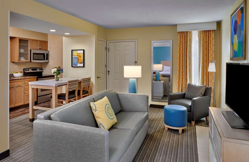 Guest room at Sonesta ES Suites Cincinnati - Blue Ash.