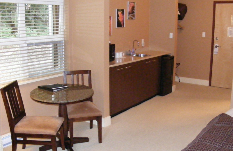 Guest room dining table at Honeymoon Bay Lodge & Retreat.