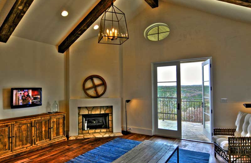 Living room view at Stablewood Springs Resort.