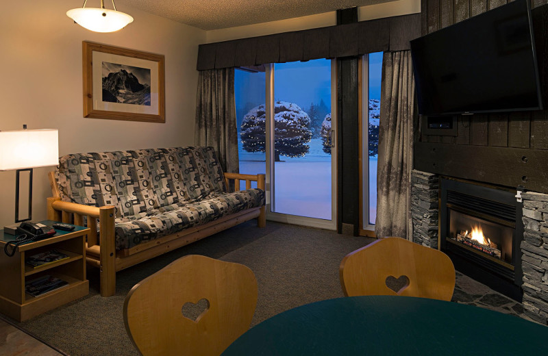 Guest living room at Rocky Mountain Ski Lodge.