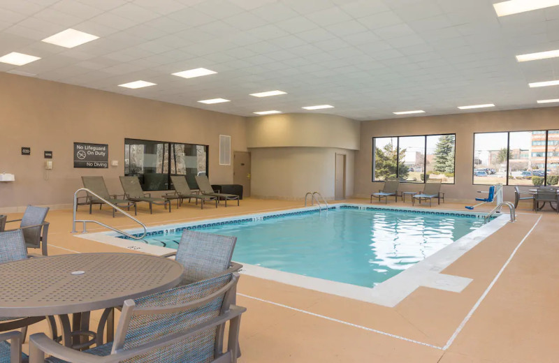 Indoor pool at Hampton Inn East Lansing.