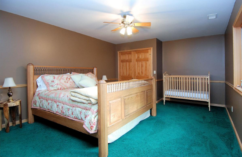 Vacation rental bedroom at Old Timberline Community.