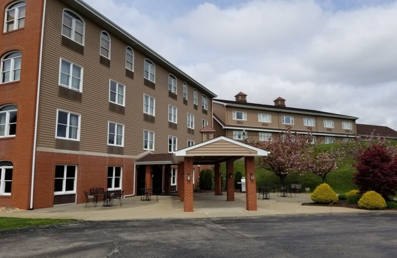 Exterior view of The Inn at Mountain View.