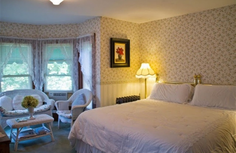 Guest Room at Harbour Towne Inn.