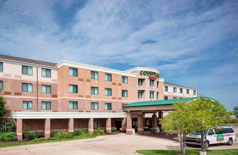 Exterior view of Courtyard Columbia.