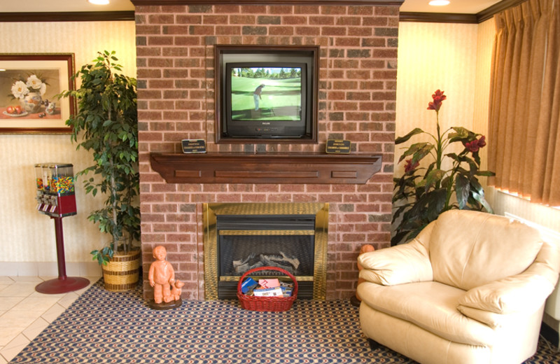 Lobby view at Country Hearth Inn Sikeston.