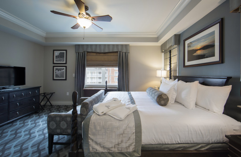 Guest bedroom at Holiday Inn Club Vacations Williamsburg Resort.