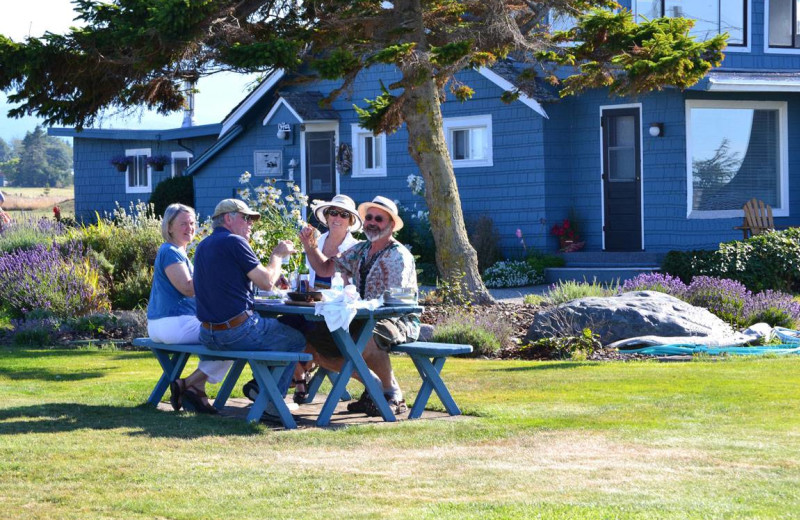 Picnic at Juan De Fuca Cottages.