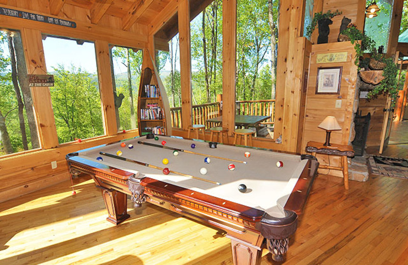 Cabin billiard table at American Mountain Rentals.