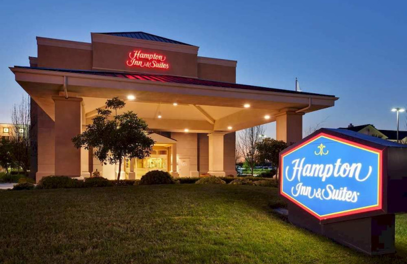 Exterior view of Hampton Inn and Suites Sacramento Airport Natomas.