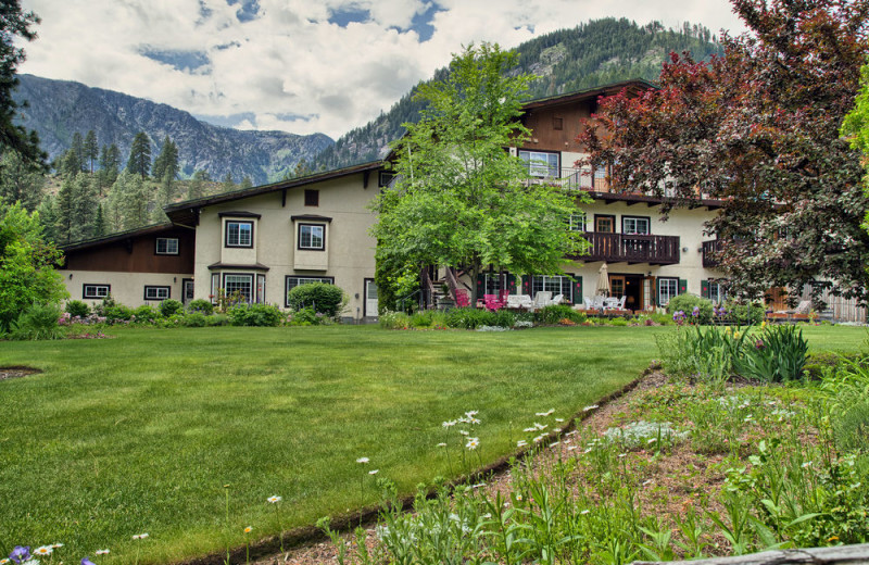 Exterior view of Alpen Rose Inn.