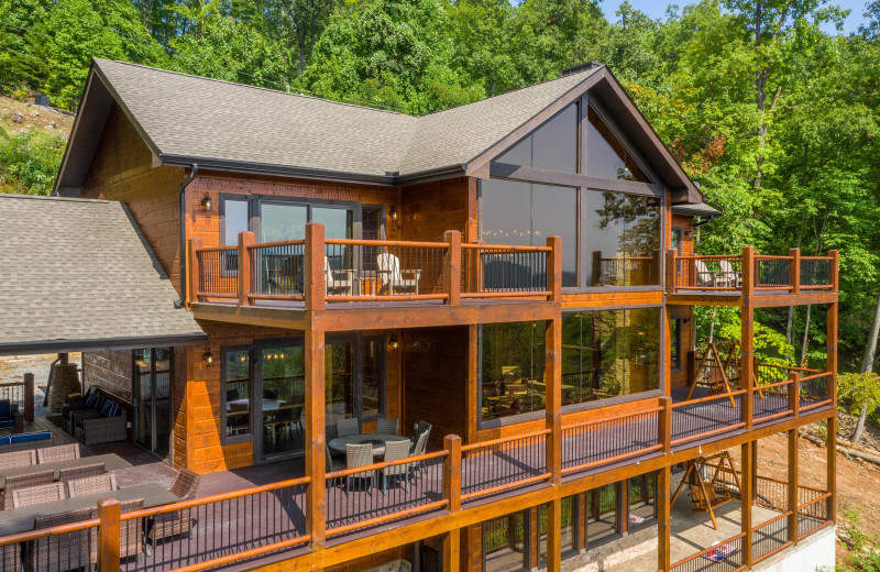 Exterior view of Black Bears & Biscuits Lodge.