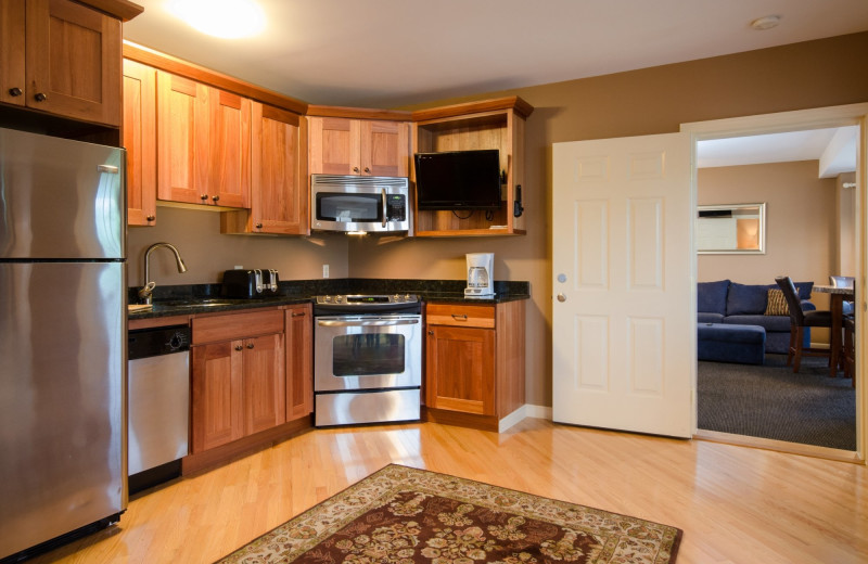 Guest kitchen at OgunquitHotels.net.