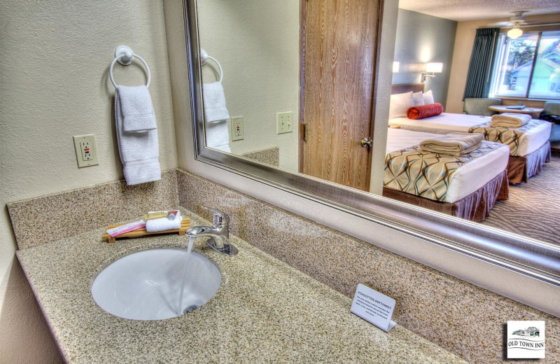 Guest bathroom at Old Town Inn.