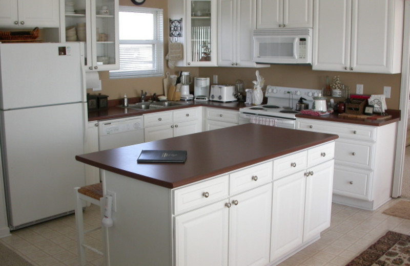 Rental kitchen at Island Real Estate. Inc.