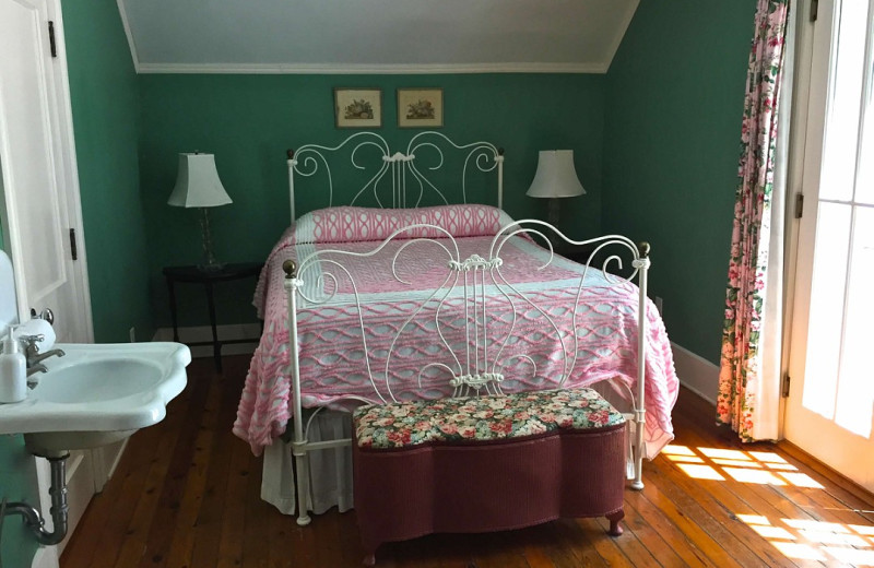 Cottage bedroom at Watervale Inn.