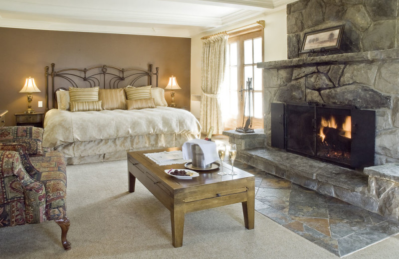 Guest room at L'Auberge des Peupliers.