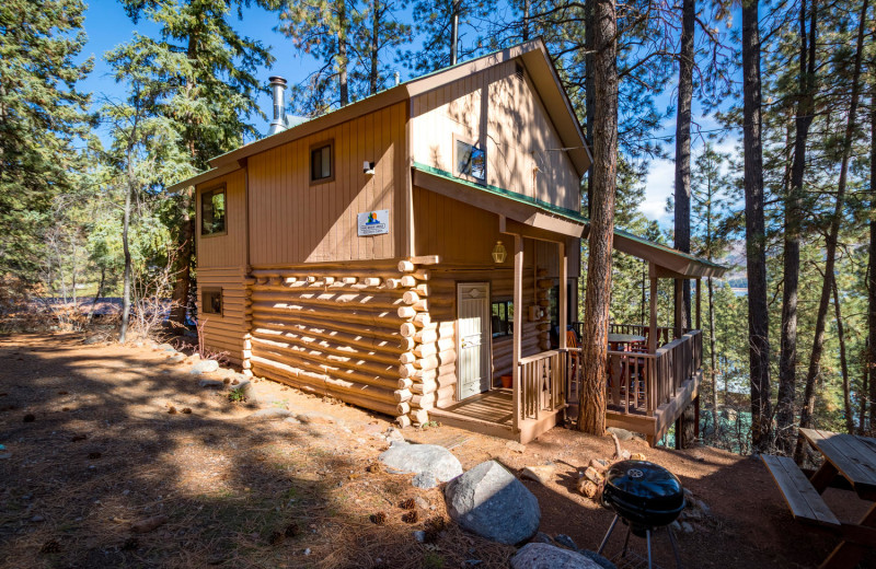 Cabin exterior at Pine River Lodge