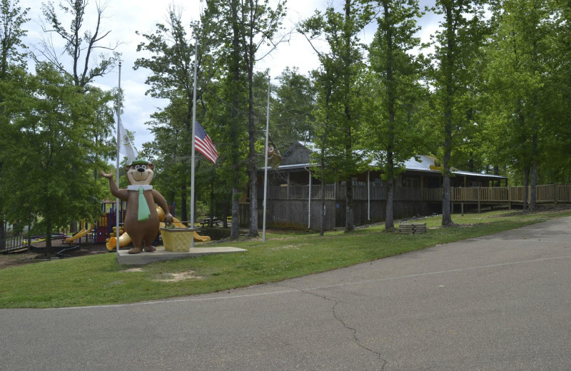 Exterior view of Yogi on the Lake.