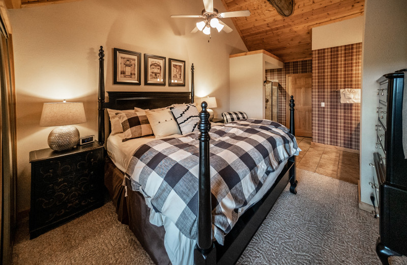 Cabin bedroom at Thousand Hills Vacations.