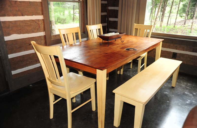 Cabin dining table at Stone Canyon Cabin.