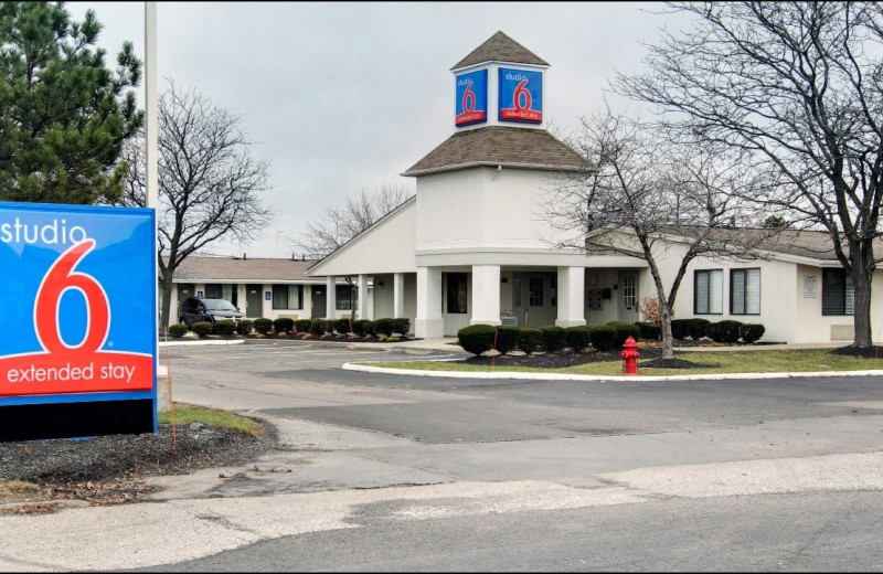 Exterior view of Studio 6 Cleveland - Mentor.