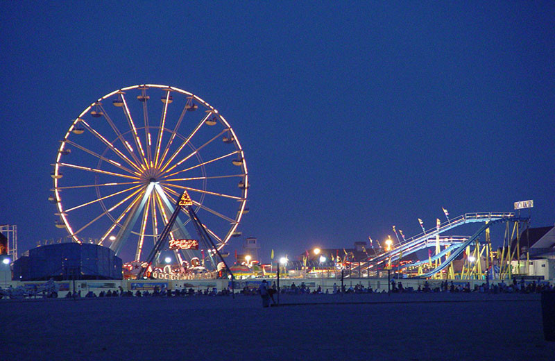 Downtown entertainment near Plim Plaza Hotel Ocean City.