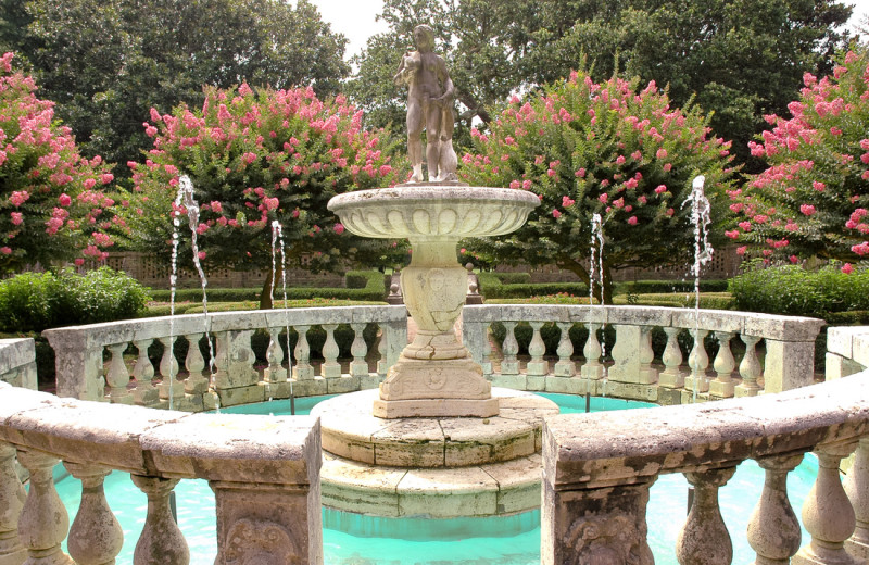 Free Admission to the Elizabethan Gardens with Atlantic Realty's Fun N Sun Program.