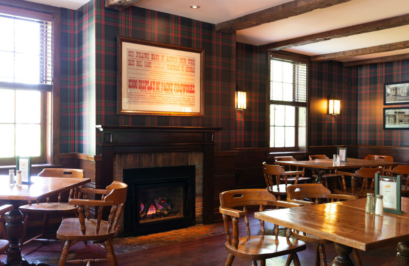 Dining near The Inns of Aurora.