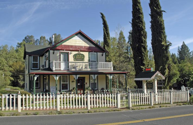 Exterior view of All Seasons Groveland Inn.