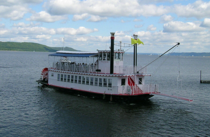 River boat at Eagles on the River and Anderson House Hotel.