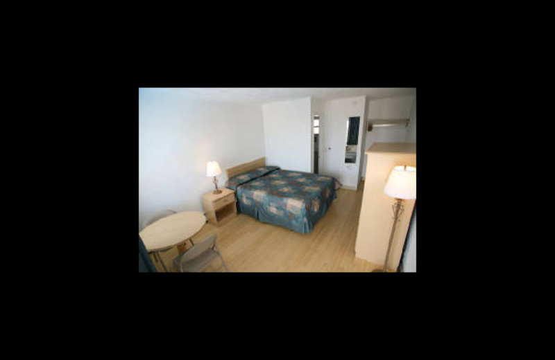 Guest room at Luna-Mar Motel.