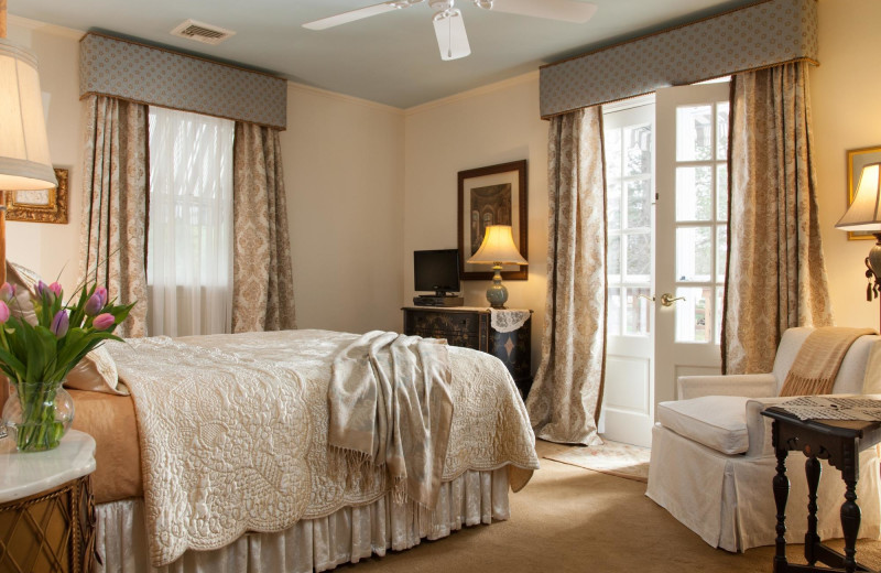 Guest room at Journey Inn Bed 